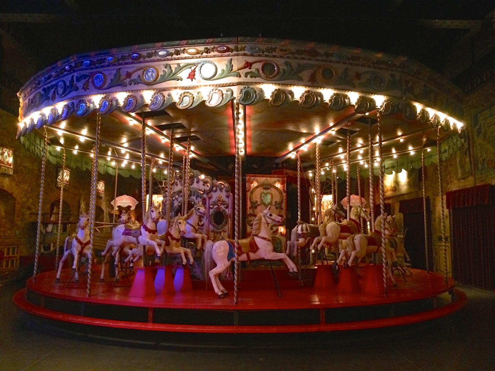 Manèges au musée des arts forains - Paris