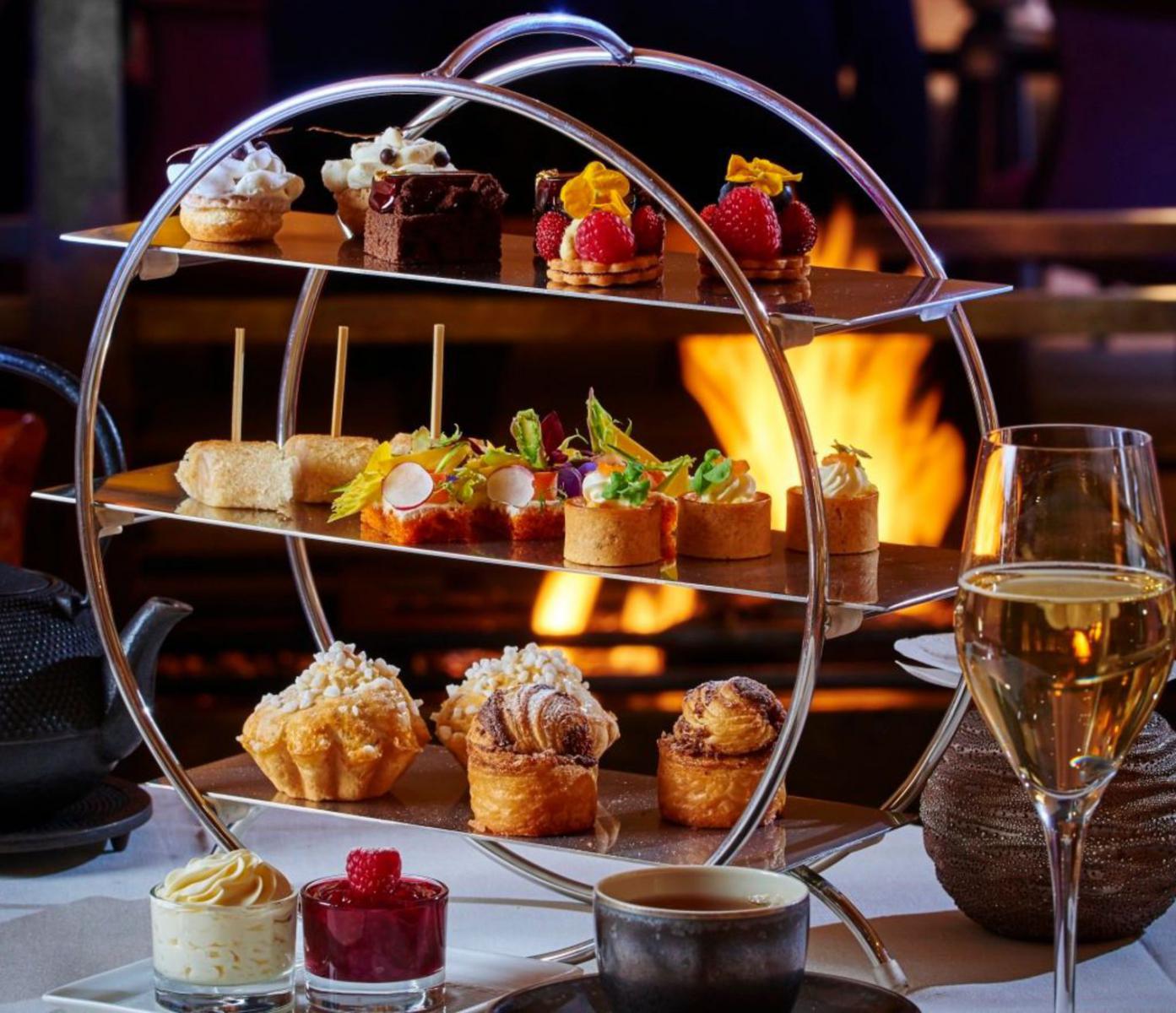 Tea time in Parisian palaces