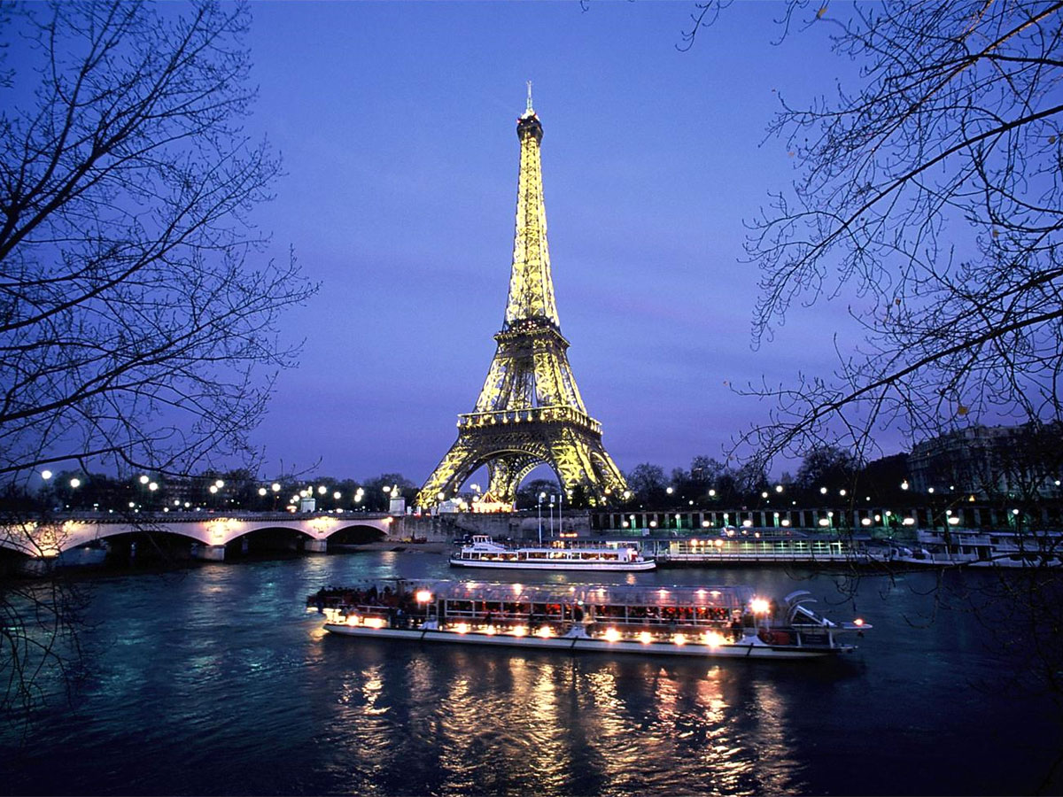 Paris de nuit en bateau
